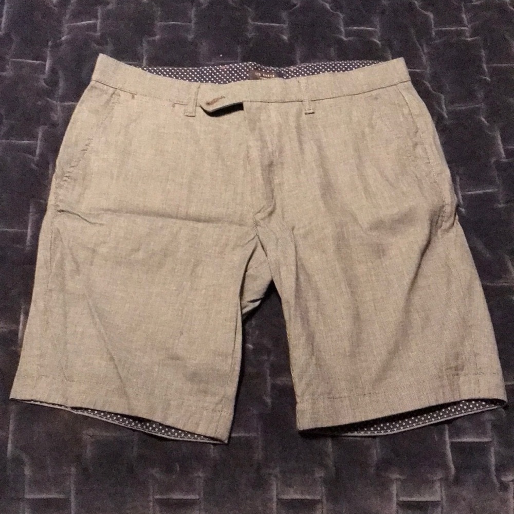 Mens shorts 33”, 8” inseam